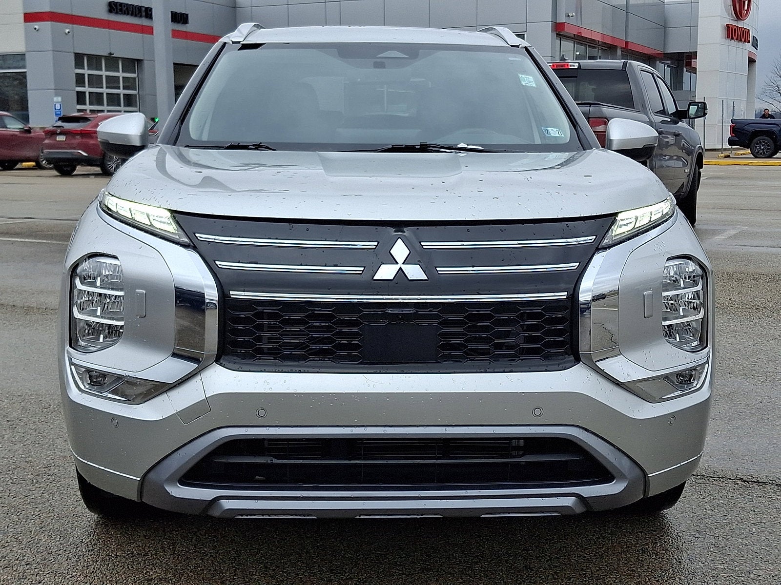 2025 Mitsubishi Outlander Base