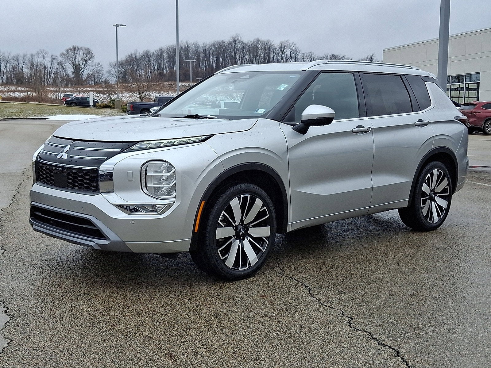 2025 Mitsubishi Outlander Base