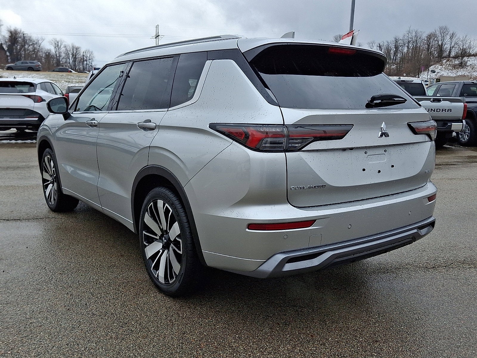 2025 Mitsubishi Outlander Base