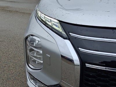 2025 Mitsubishi Outlander Base