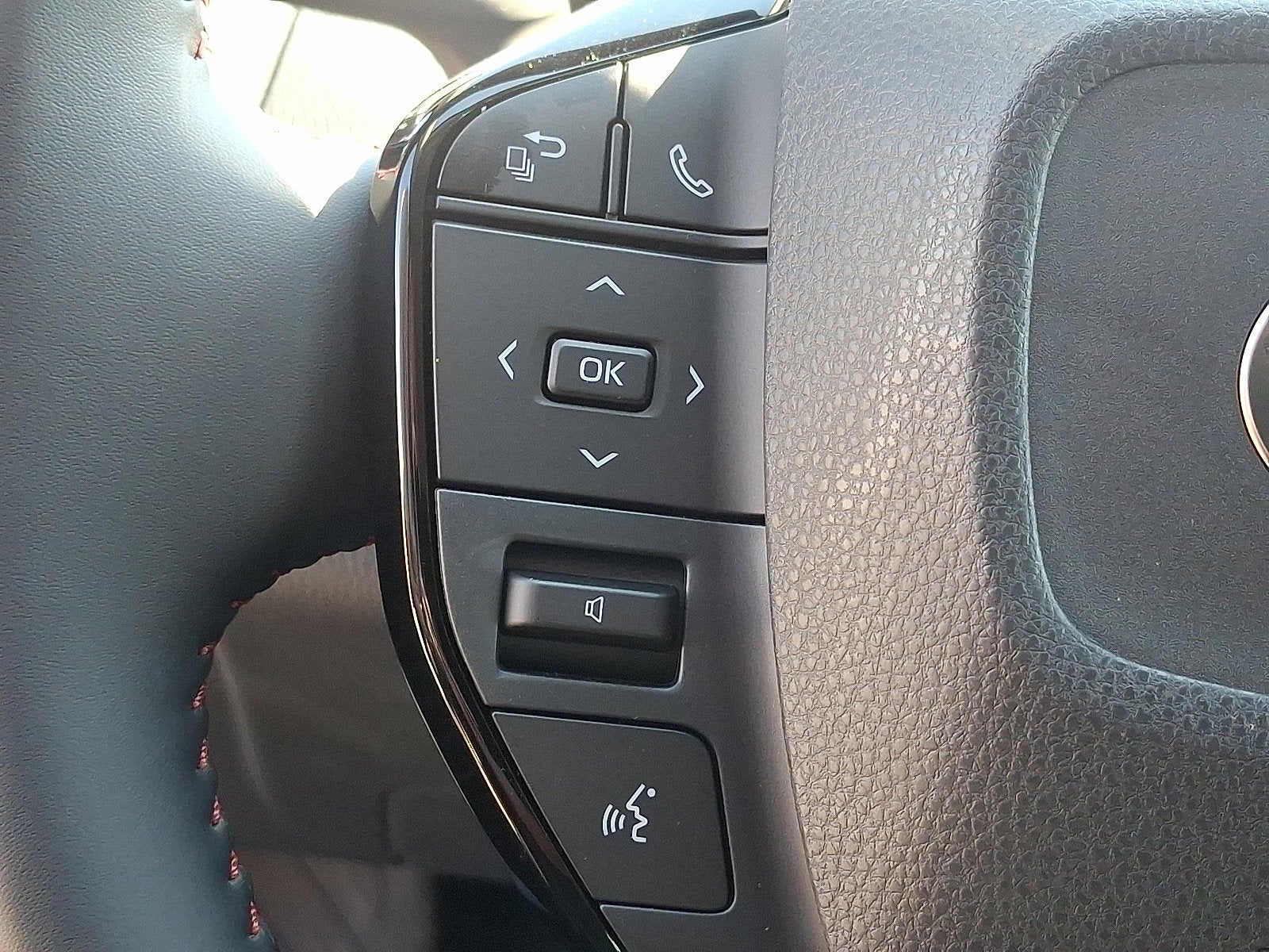 2025 Toyota Prius Plug-In Hybrid Base