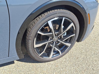 2025 Toyota Prius Plug-In Hybrid Base