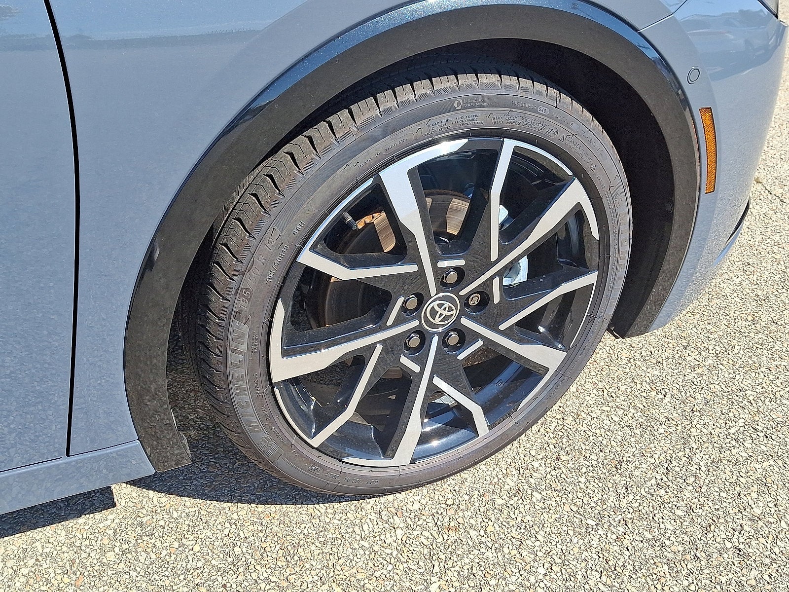 2025 Toyota Prius Plug-In Hybrid Base