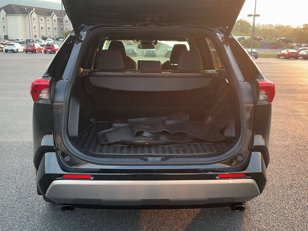 2022 Toyota RAV4 Hybrid SE
