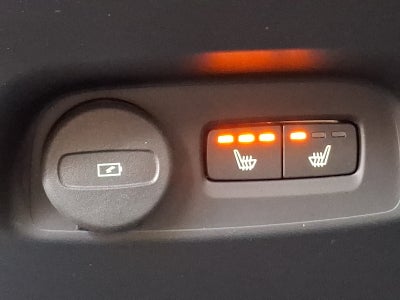 2025 Volvo XC40 Core Bright Theme