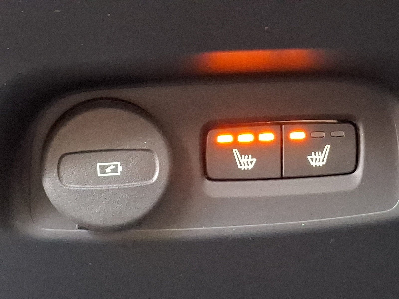 2025 Volvo XC40 Core Bright Theme
