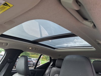 2025 Volvo XC40 Core Bright Theme