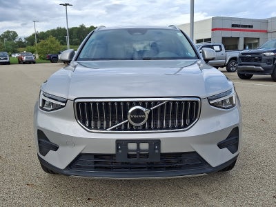 2025 Volvo XC40 Core Bright Theme