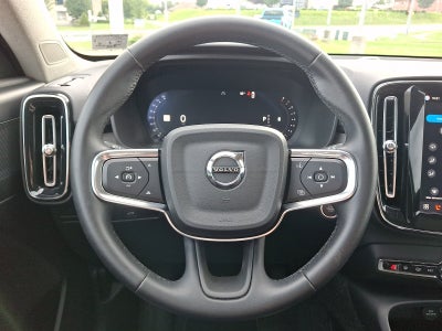 2025 Volvo XC40 Core Bright Theme