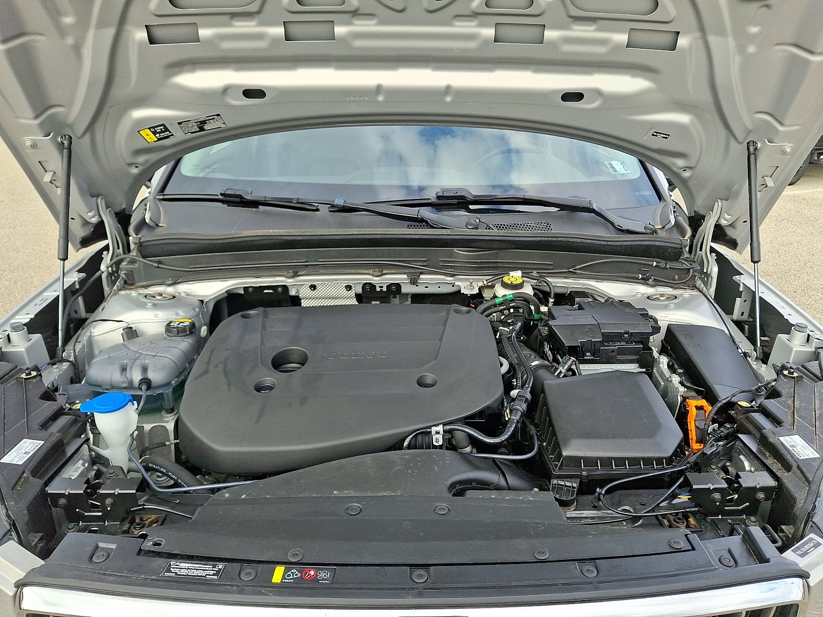2025 Volvo XC40 Core Bright Theme