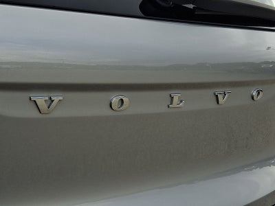 2025 Volvo XC40 Core Bright Theme