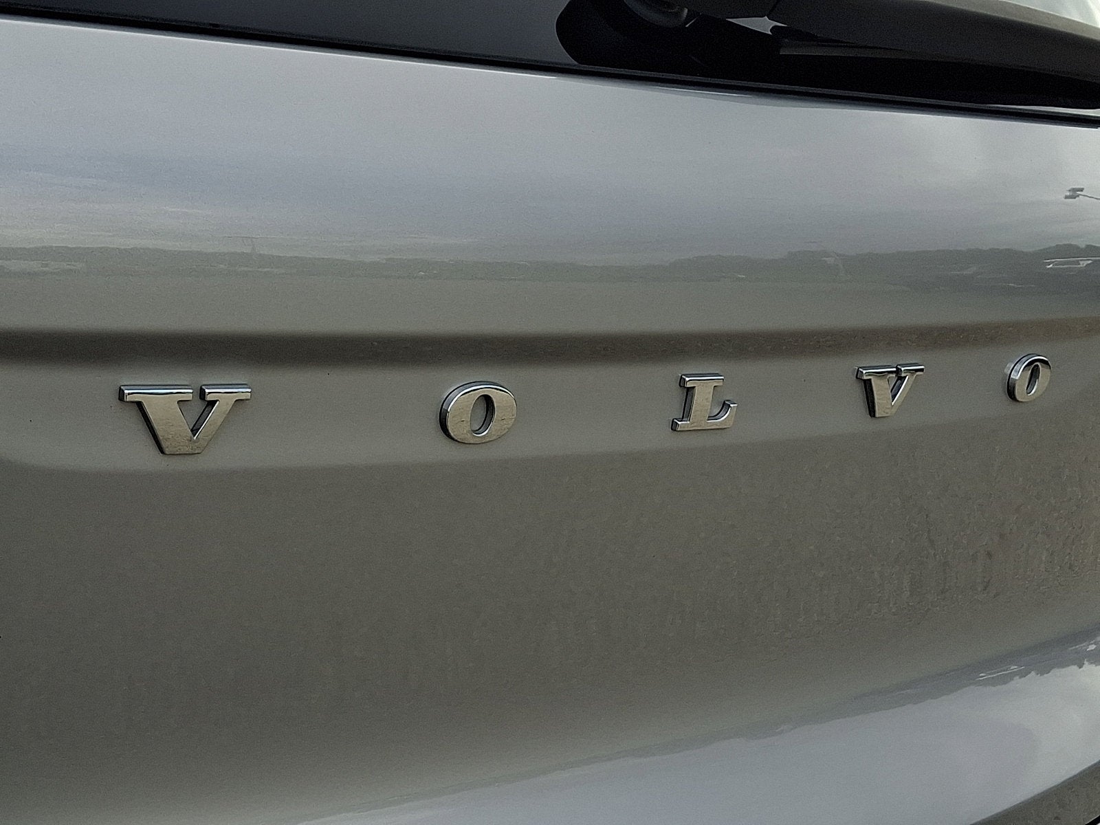 2025 Volvo XC40 Core Bright Theme