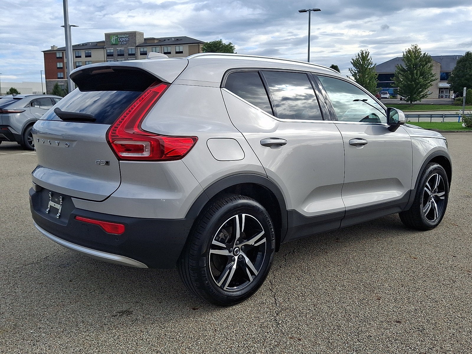 2025 Volvo XC40 Core Bright Theme