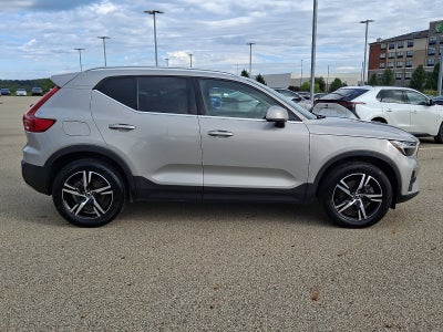 2025 Volvo XC40 Core Bright Theme