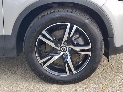 2025 Volvo XC40 Core Bright Theme