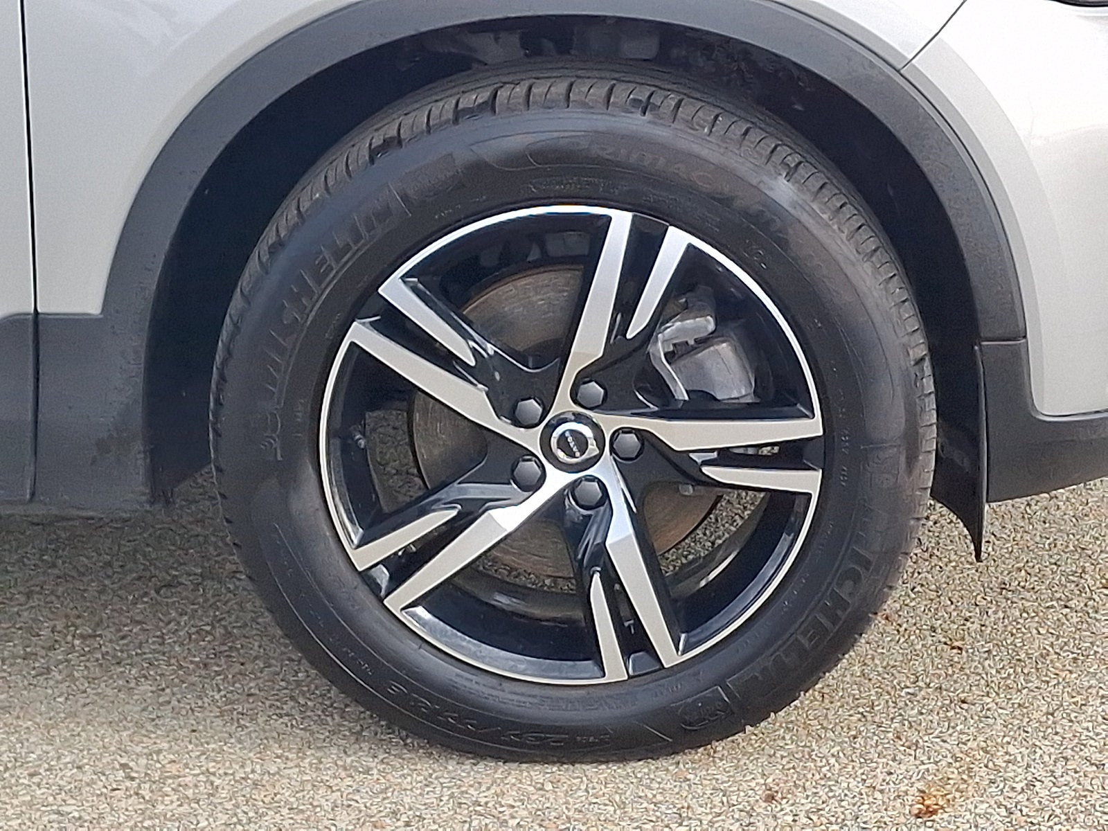 2025 Volvo XC40 Core Bright Theme