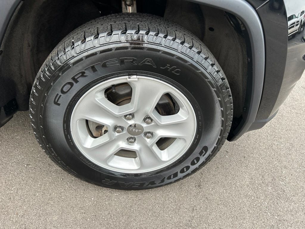 2017 Jeep Grand Cherokee Laredo 4x4