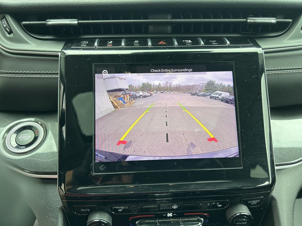 2022 Jeep Grand Cherokee Laredo 4x4