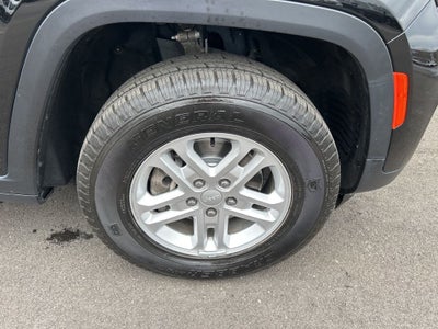 2022 Jeep Grand Cherokee Laredo 4x4