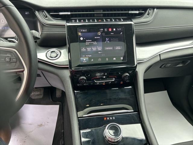 2022 Jeep Grand Cherokee Laredo 4x4