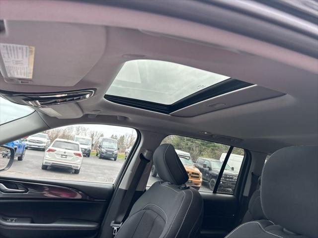 2022 Jeep Grand Cherokee Laredo 4x4