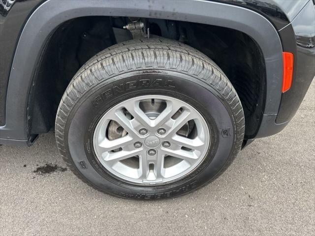 2022 Jeep Grand Cherokee Laredo 4x4