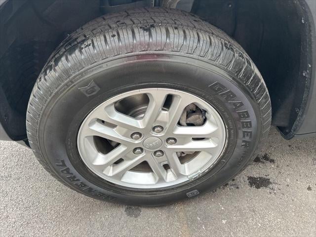 2022 Jeep Grand Cherokee Laredo 4x4