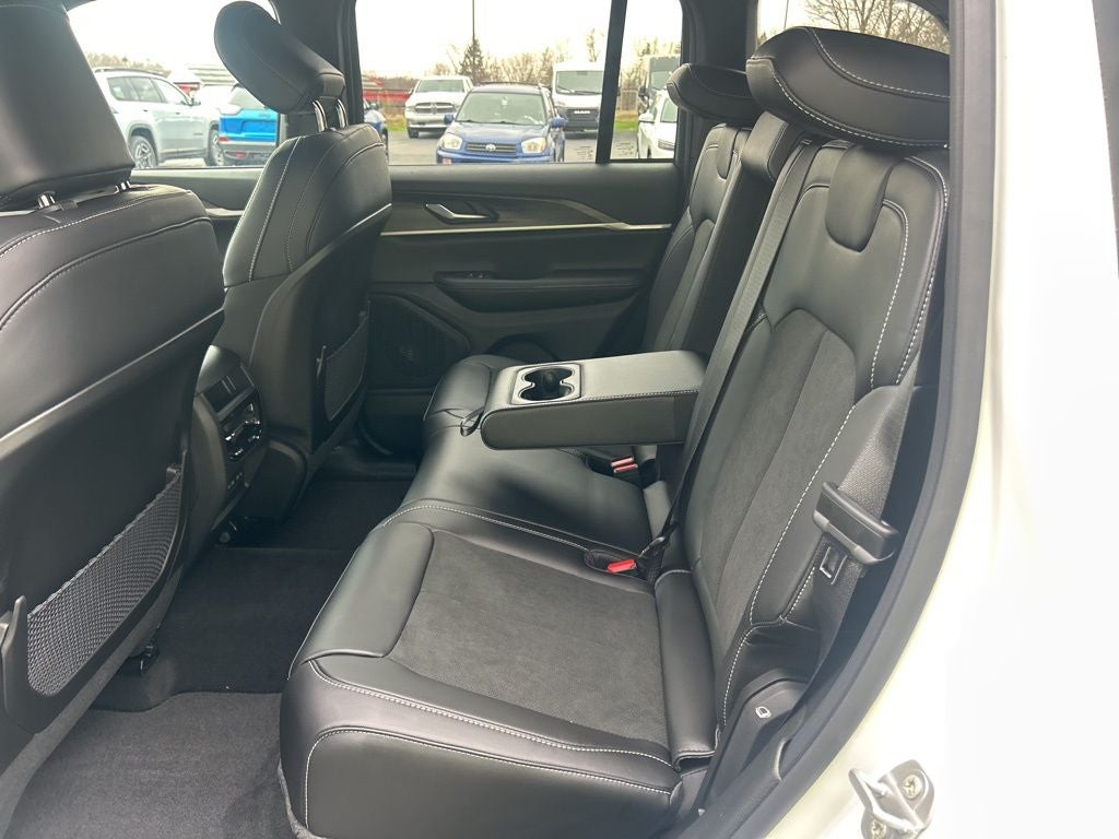 2026 Jeep Grand Cherokee GRAND CHEROKEE LAREDO ALTITUDE 4X4