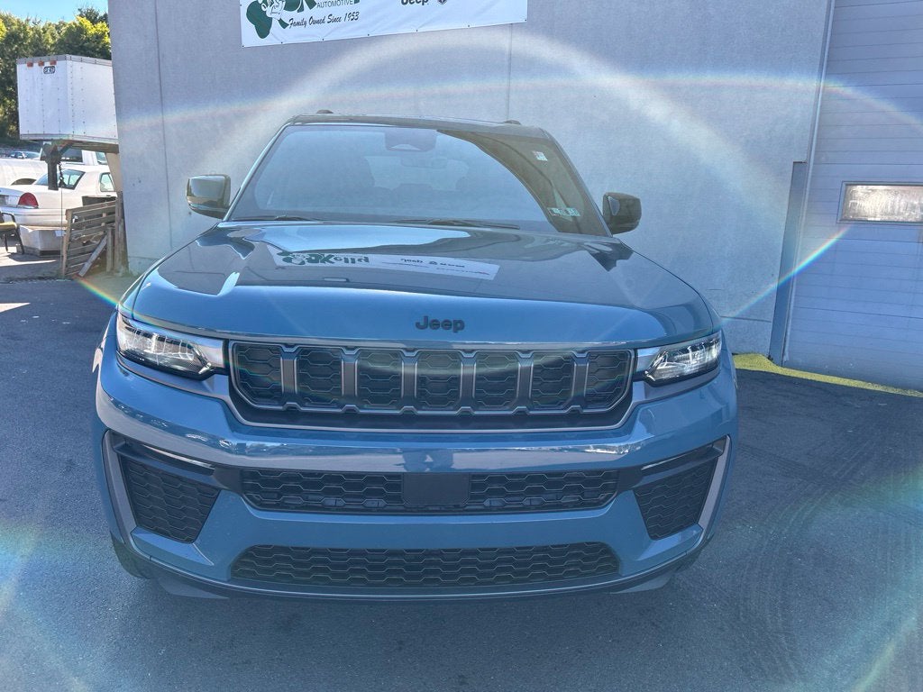2027 Jeep Grand Cherokee GRAND CHEROKEE LIMITED 4X4