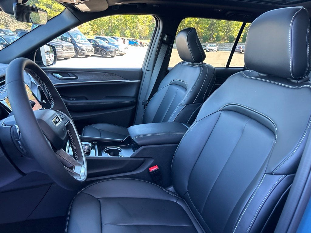 2027 Jeep Grand Cherokee GRAND CHEROKEE LIMITED 4X4