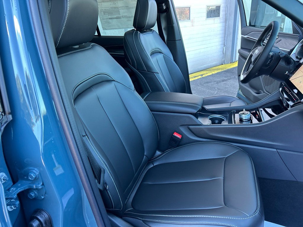 2027 Jeep Grand Cherokee GRAND CHEROKEE LIMITED 4X4