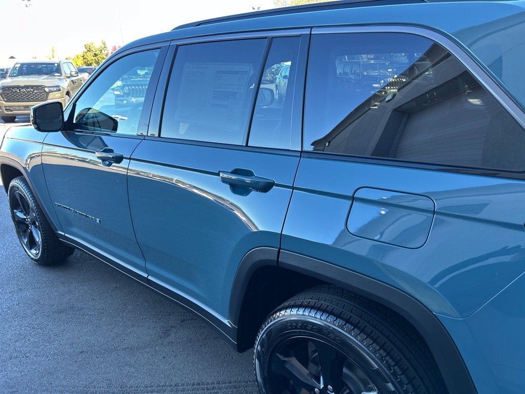 2027 Jeep Grand Cherokee GRAND CHEROKEE LIMITED 4X4