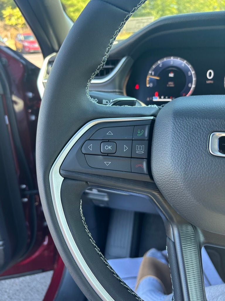 2025 Jeep Grand Cherokee GRAND CHEROKEE L LAREDO X 4X4