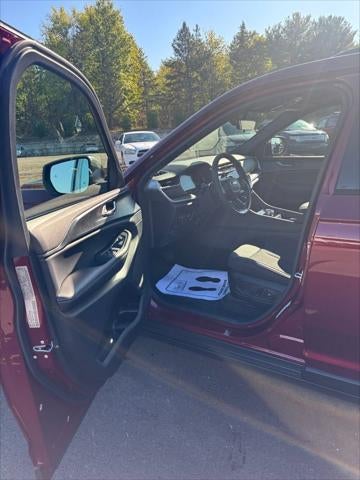 2025 Jeep Grand Cherokee GRAND CHEROKEE L LAREDO X 4X4