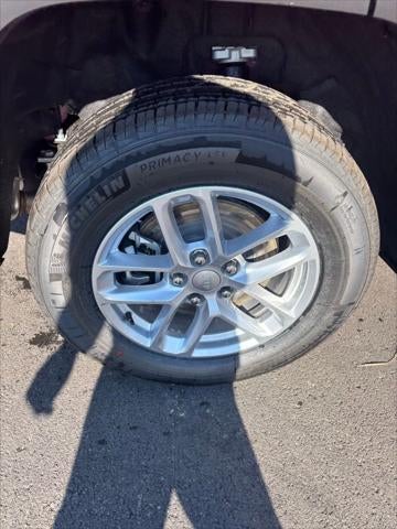 2025 Jeep Grand Cherokee GRAND CHEROKEE L LAREDO X 4X4