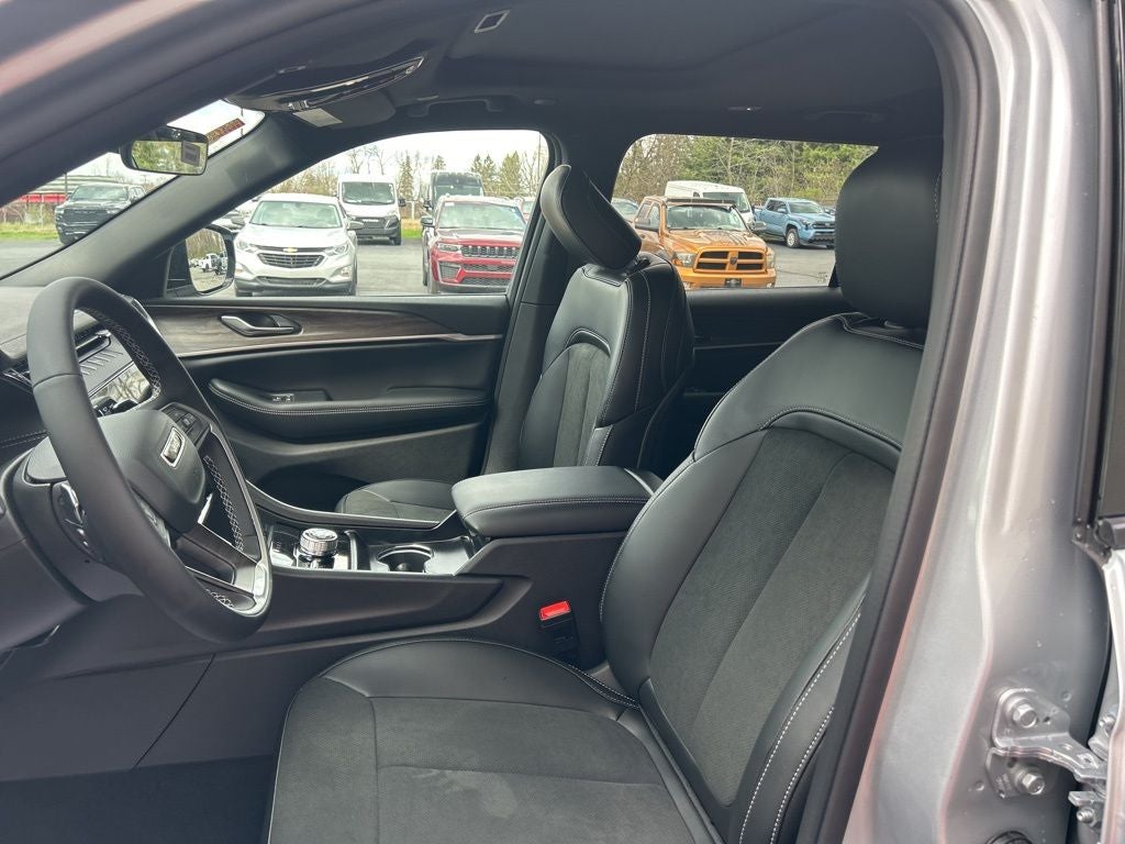 2026 Jeep Grand Cherokee GRAND CHEROKEE L LAREDO ALTITUDE 4X4