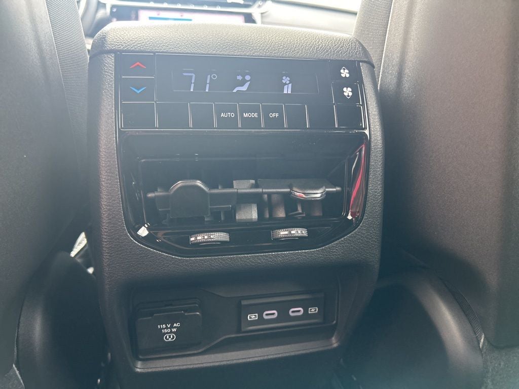 2026 Jeep Grand Cherokee GRAND CHEROKEE L LAREDO ALTITUDE 4X4