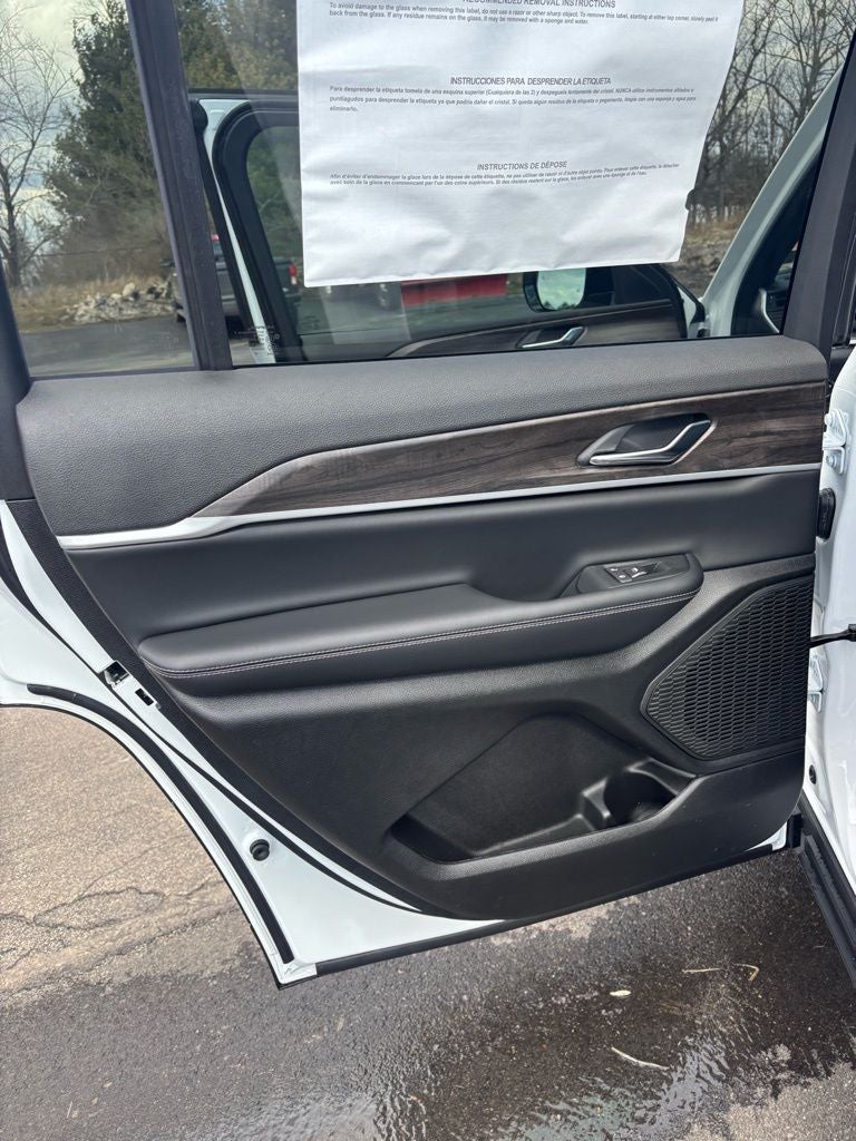 2026 Jeep Grand Cherokee GRAND CHEROKEE L LAREDO ALTITUDE 4X4