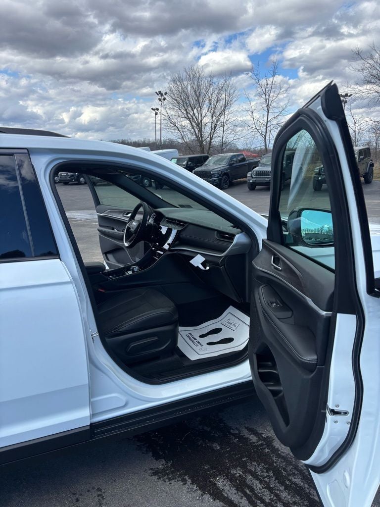 2026 Jeep Grand Cherokee GRAND CHEROKEE L LAREDO ALTITUDE 4X4