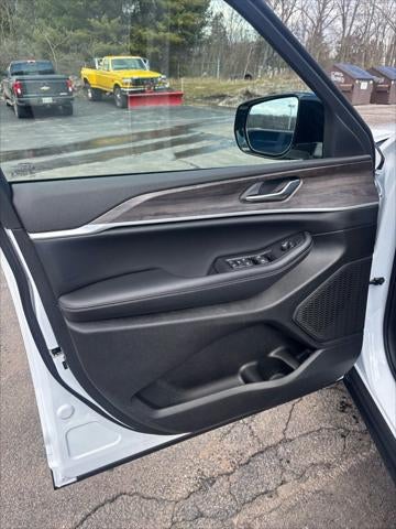 2026 Jeep Grand Cherokee GRAND CHEROKEE L LAREDO ALTITUDE 4X4