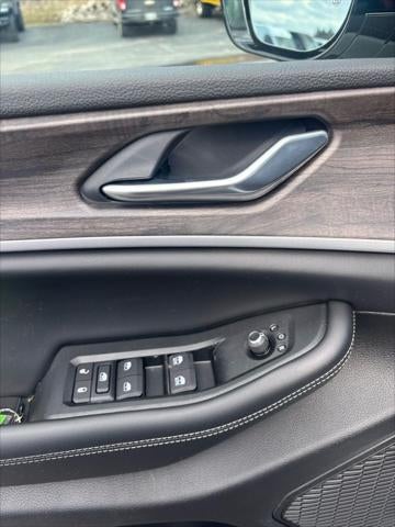 2026 Jeep Grand Cherokee GRAND CHEROKEE L LAREDO ALTITUDE 4X4