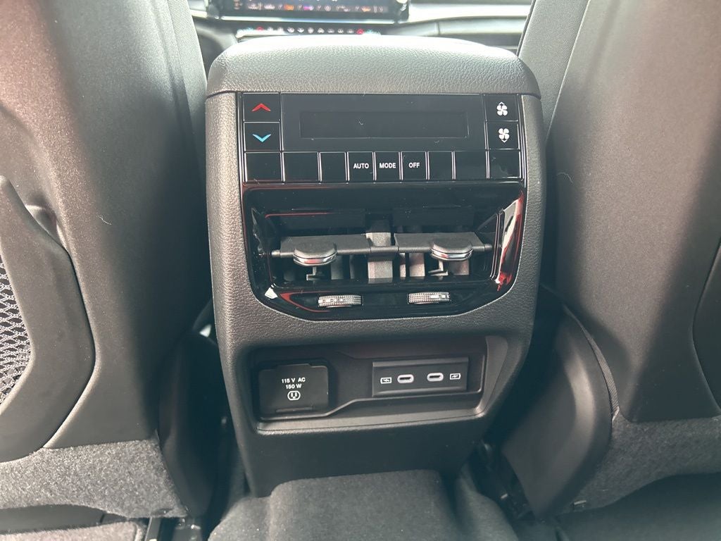 2026 Jeep Grand Cherokee GRAND CHEROKEE L LAREDO ALTITUDE 4X4