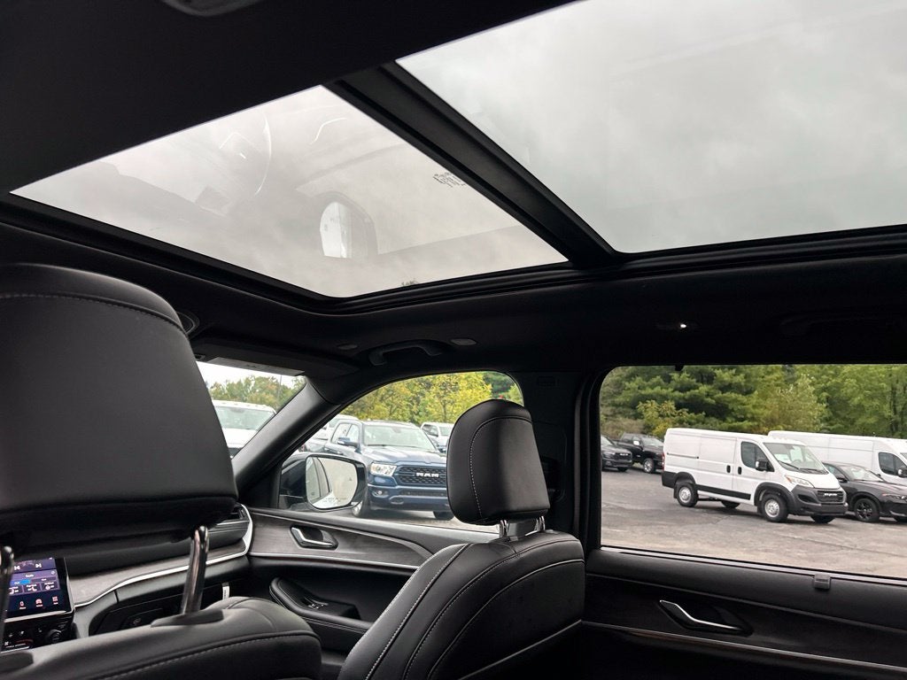 2025 Jeep Grand Cherokee L Limited 4x4