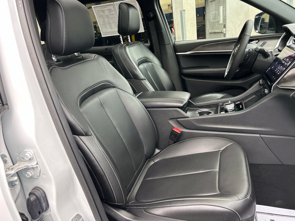 2025 Jeep Grand Cherokee L Limited 4x4