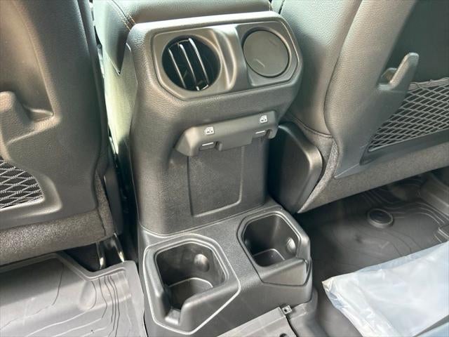 2026 Jeep Gladiator GLADIATOR SAHARA 4X4