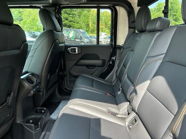 2026 Jeep Gladiator GLADIATOR SAHARA 4X4
