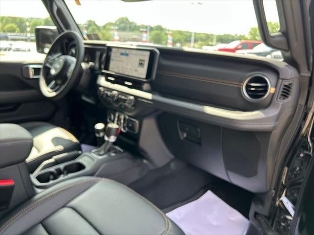 2026 Jeep Gladiator GLADIATOR SAHARA 4X4