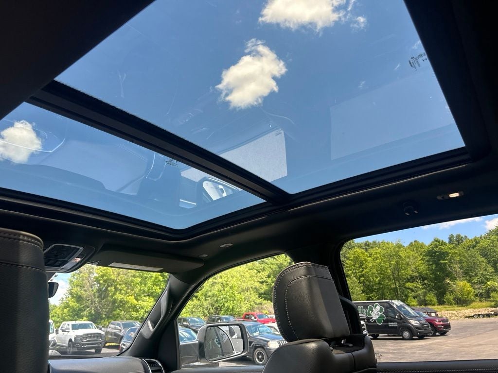 2022 RAM 1500 Laramie Crew Cab 4x4 5'7' Box