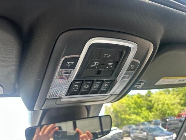 2022 RAM 1500 Laramie Crew Cab 4x4 5'7' Box