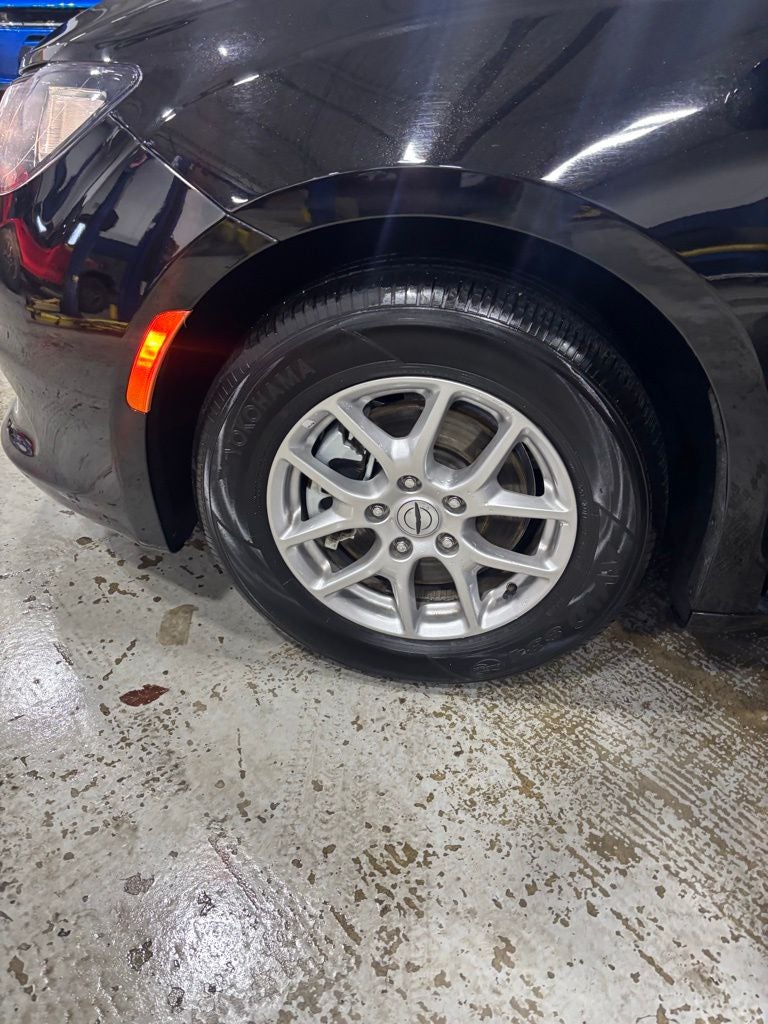 2024 Chrysler Voyager LX